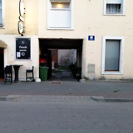 Evita Studio Apartment Karlovac Bagian luar foto