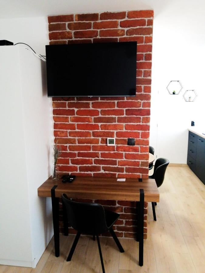 Evita Studio Apartment Karlovac Bagian luar foto