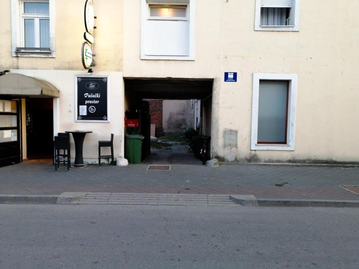 Evita Studio Apartment Karlovac Bagian luar foto