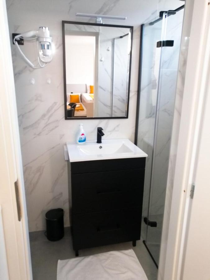 Evita Studio Apartment Karlovac Bagian luar foto
