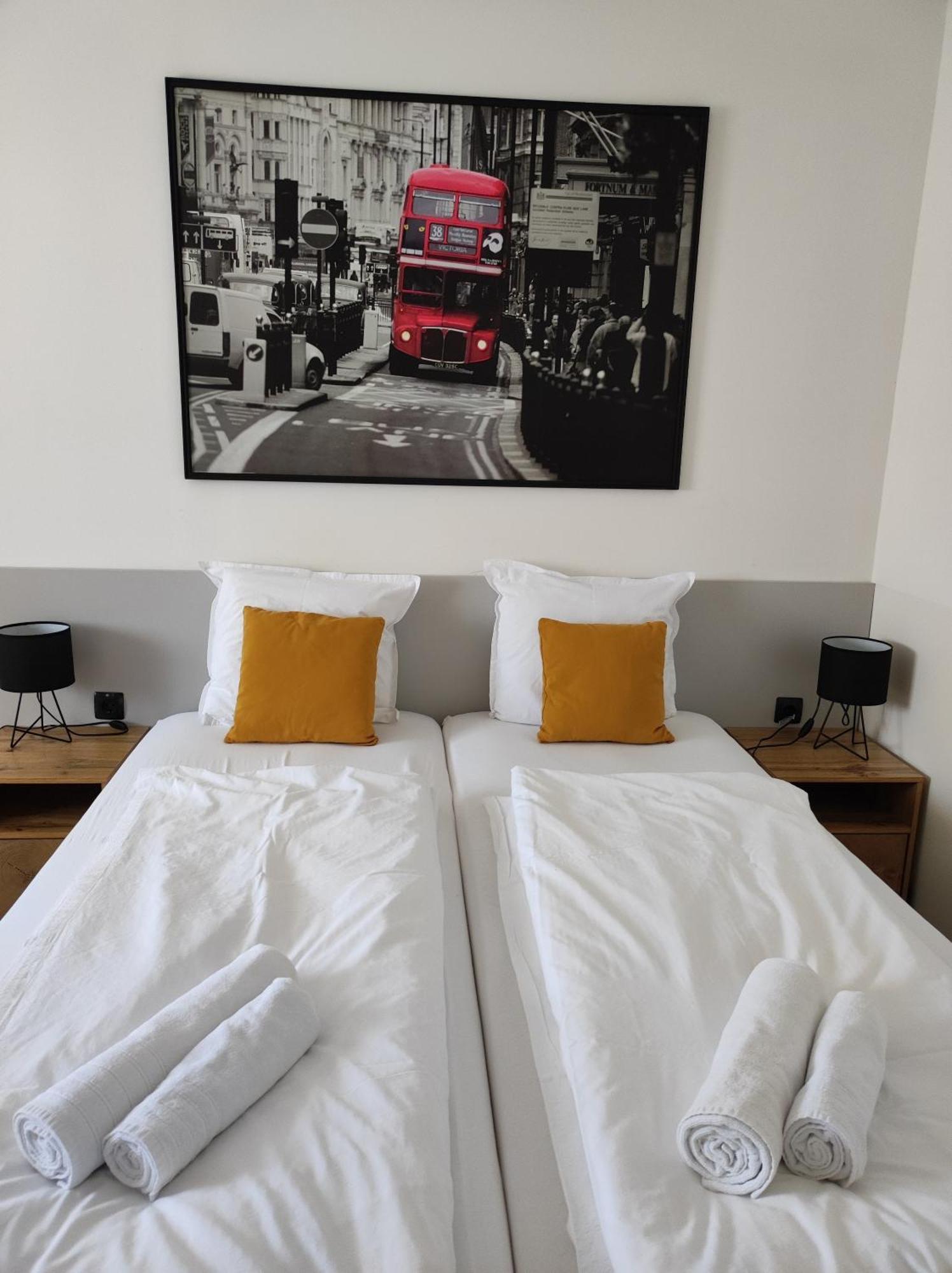 Evita Studio Apartment Karlovac Bagian luar foto